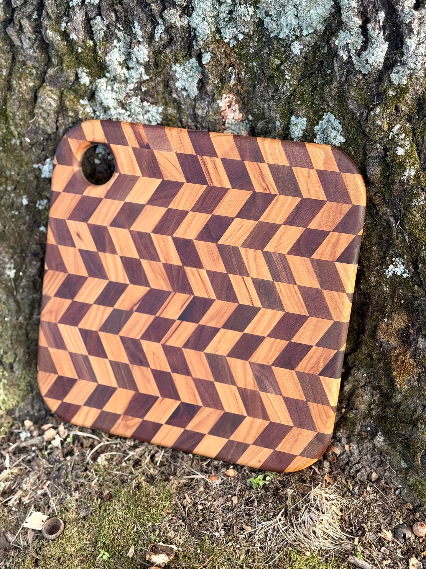 double chevron patten cutting board